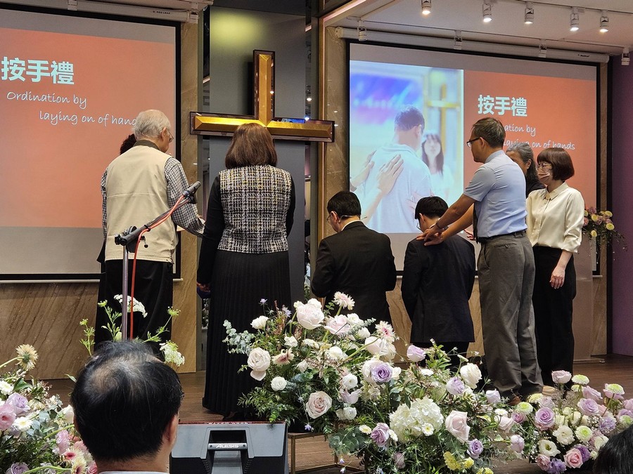 蔡承紘傳道、何富麗傳道按牧感恩禮拜