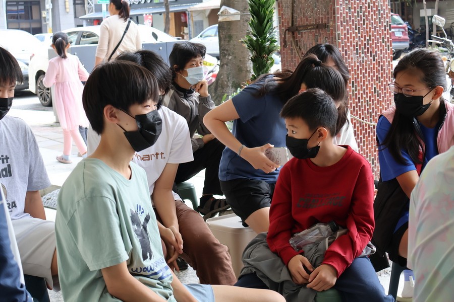 廈門群鑫機械有限公司暖心捐贈 愛心接送車助飛炫屋拓展兒少陪伴行動