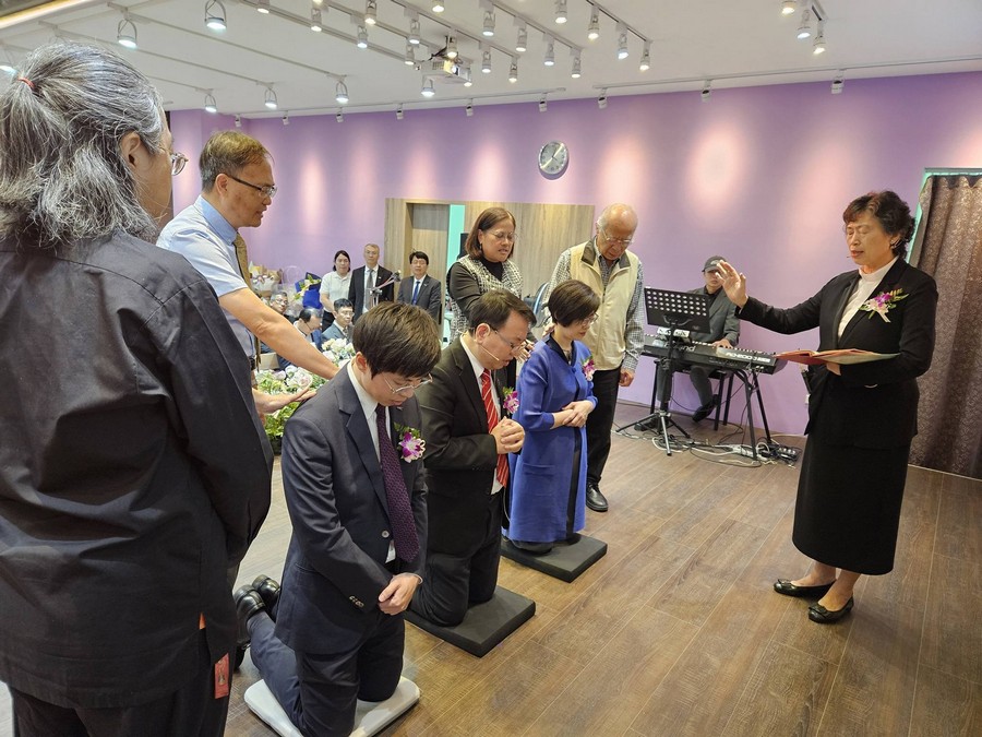 蔡承紘傳道、何富麗傳道按牧感恩禮拜