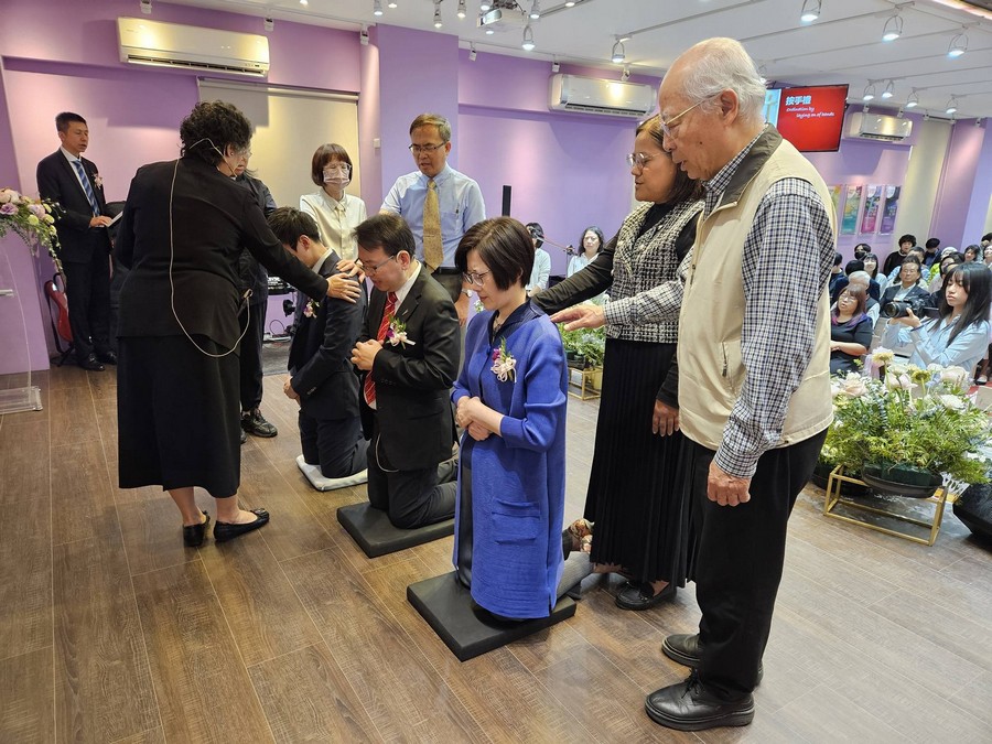 蔡承紘傳道、何富麗傳道按牧感恩禮拜
